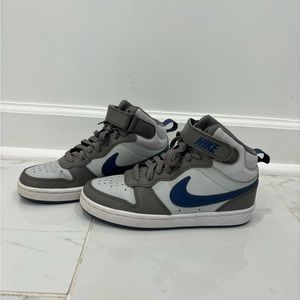 Nike Big Kids Court Borough Mid 2 in Grey/Mystic Navy Shoes